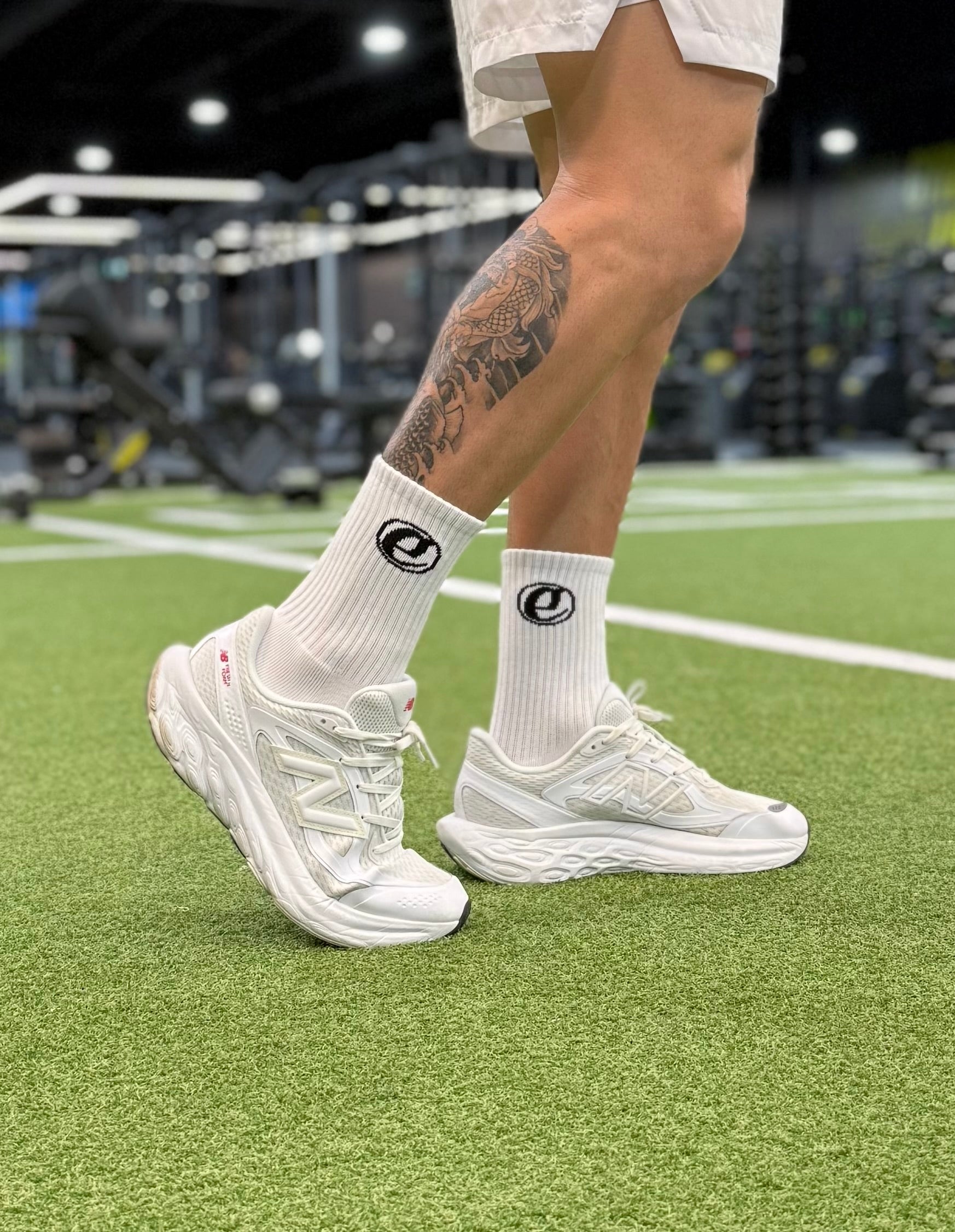 E logo white socks